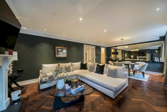 2 Bedroom Flat To Rent In Montagu Mansions, London, W1U