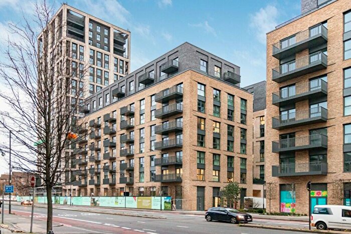 3 Bedroom Apartment To Rent In Anax Street, London, N4