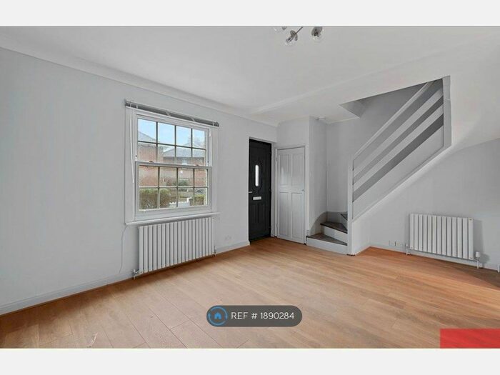3 Bedroom Terraced House To Rent In Mellitus Street, London, W12