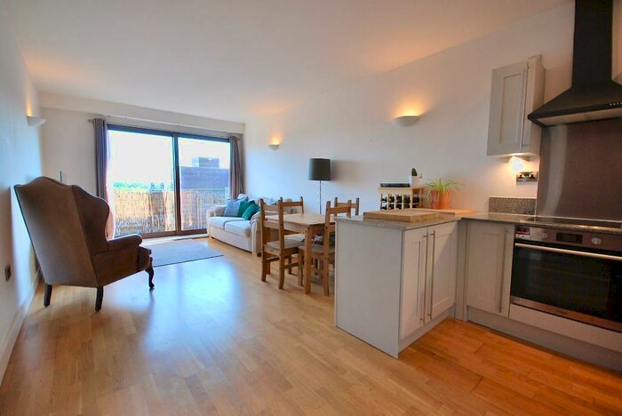 2 Bedroom Apartment To Rent In Isaac Way, Manchester, M4