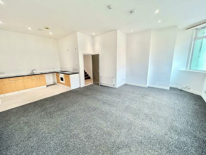 2 Bedroom Apartment To Rent In Kingston Road, Portsmouth, PO2