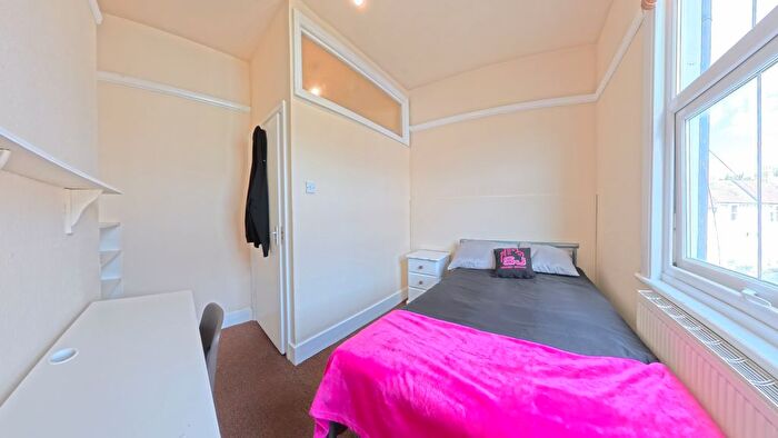 1 Bedroom Flat To Rent In Lewes Road, Brighton, BN2