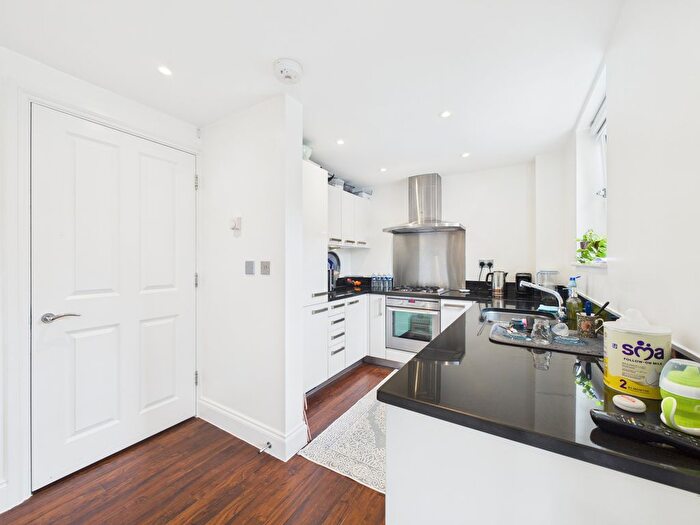 2 Bedroom Flat To Rent In A Manor Grove, Beckenham, Kent, BR3