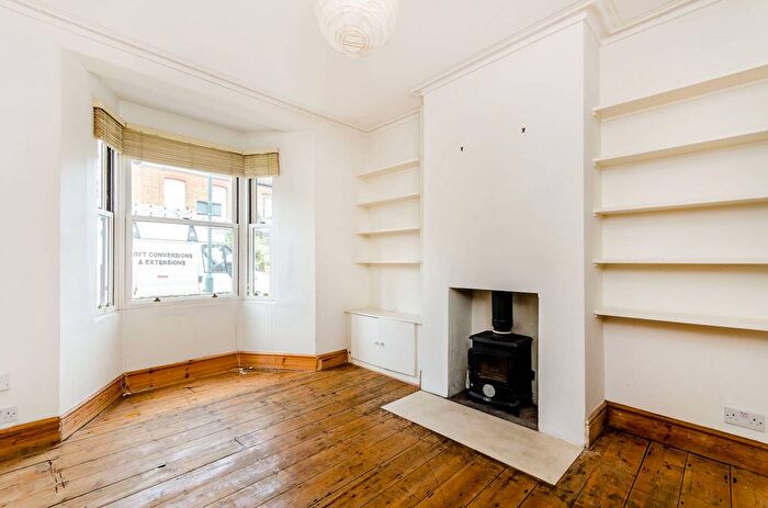 3 Bedroom Cottage To Rent In St Margarets Grove, St Margarets, Twickenham, TW1