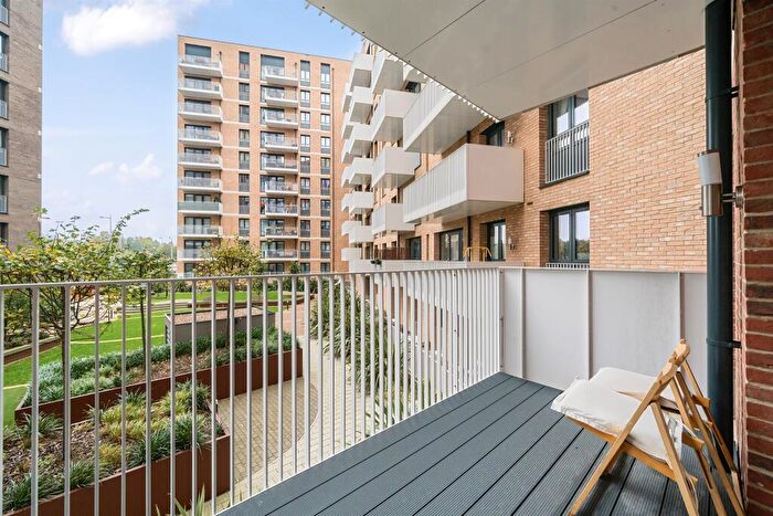 1 Bedroom Flat For Sale In Lakeside Drive, London, NW10
