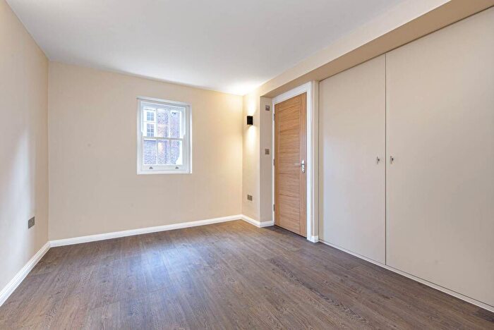 4 Bedroom Flat To Rent In Trinity Walk, Hampstead, London, NW3