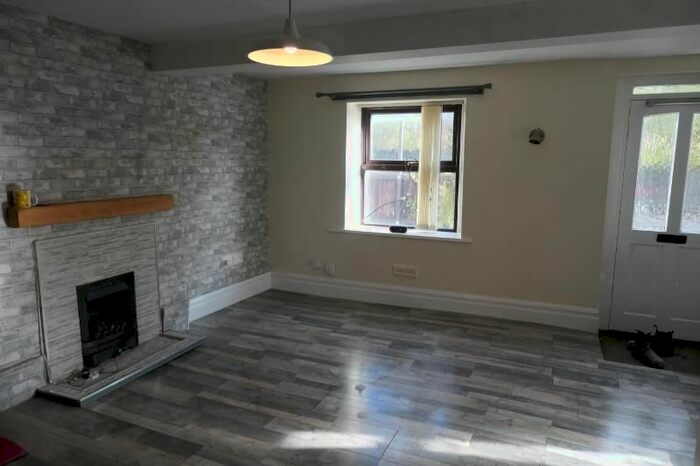 2 Bedroom Cottage To Rent In Burnley Road, Colne, BB8