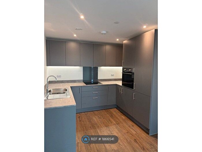 2 Bedroom Flat To Rent In Libert Court, Dartford, DA2