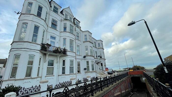2 Bedroom Flat To Rent In Queens Parade, Margate, CT9