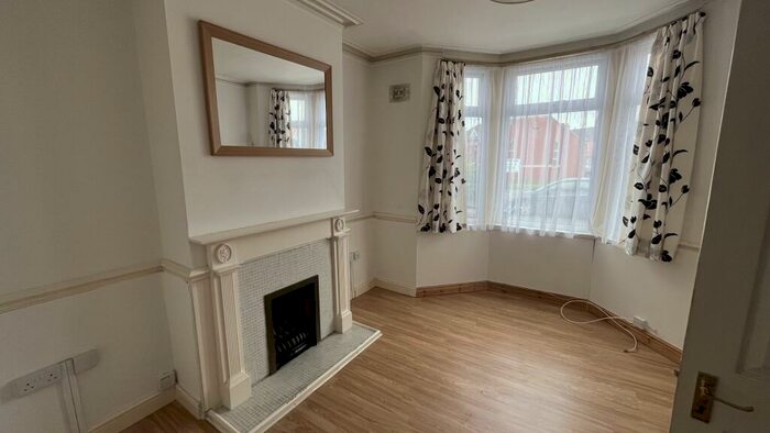 1 Bedroom Flat To Rent In Towcester Road, Northampton, NN4