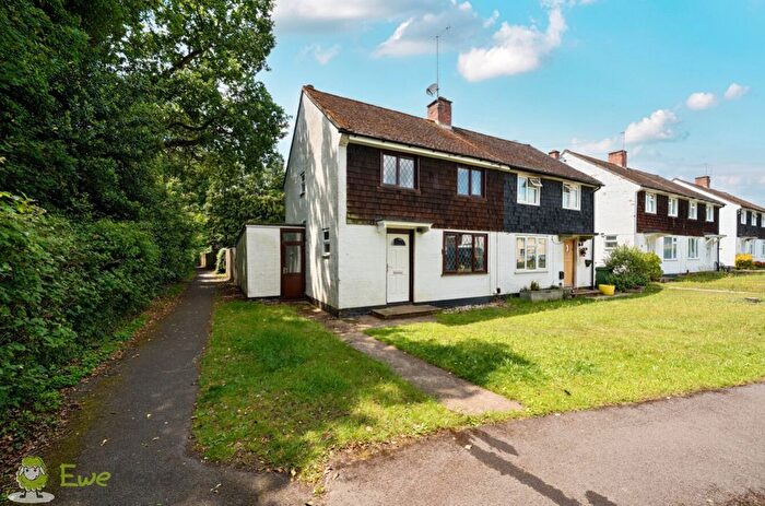 2 Bedroom Semi-Detached House For Sale In Deanswood Road, Tadley, Hampshire, RG26