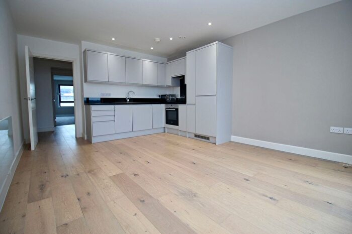 1 Bedroom Flat For Sale In Royal Crescent Road, Royal Crescent Apartments, SO14