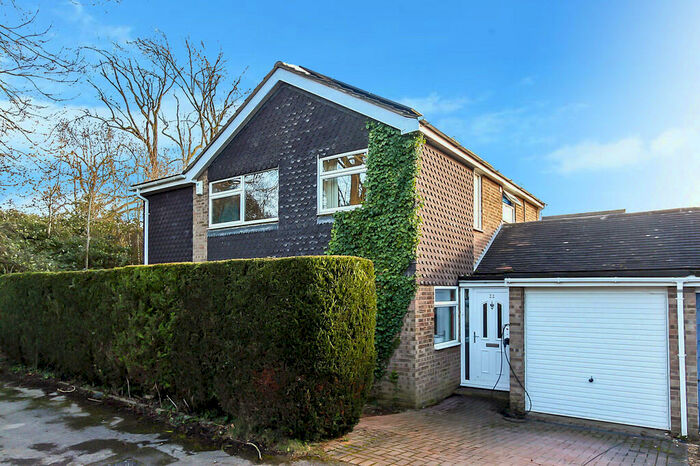 5 Bedroom Link Detached House For Sale In Milbury, Earls Barton, NN6