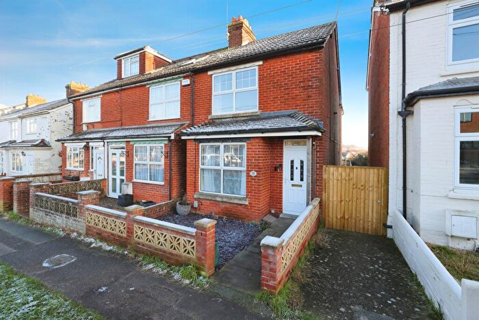 3 Bedroom Semi-Detached House For Sale In Bulford Road, Durrington, Salisbury, SP4