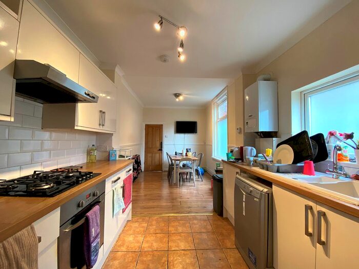 5 Bedroom Terraced House To Rent In Harold Road, Southsea, PO4