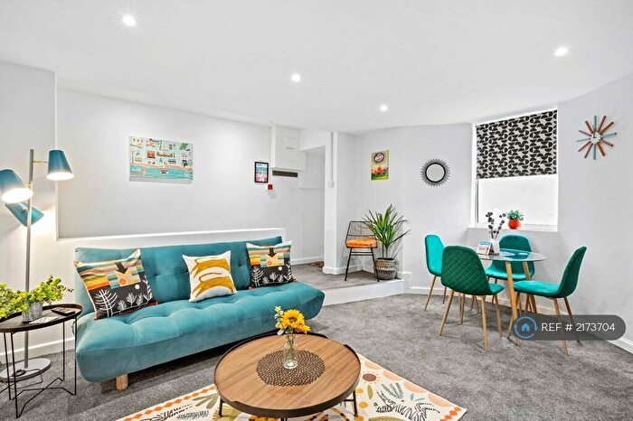 2 Bedroom Flat To Rent In Queens Square, Brighton, BN1
