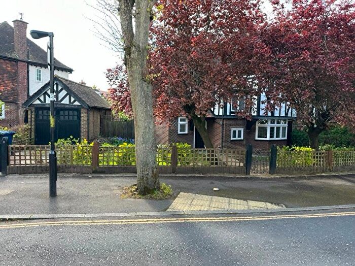 4 Bedroom Semi-Detached House To Rent In Vale Lane, London, W3