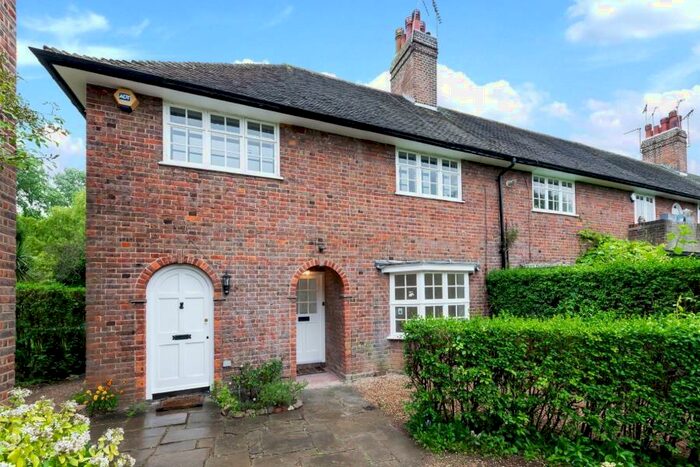 1 Bedroom Flat To Rent In Midholm Close, Hampstead Garden Suburb, London, NW11