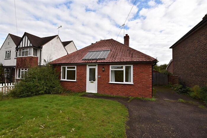 2 Bedroom Detached Bungalow To Rent In Vicarage Lane, Horley, RH6