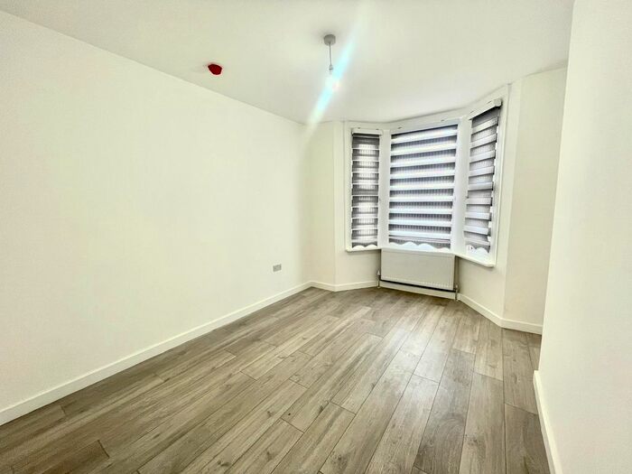 2 Bedroom Flat To Rent In Durants Road, Enfield, EN3