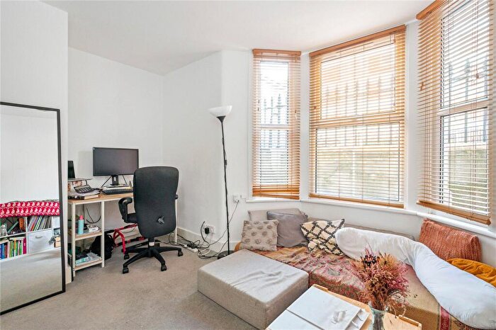 1 Bedroom Apartment To Rent In Temple Dwellings, Temple Street, London, E2