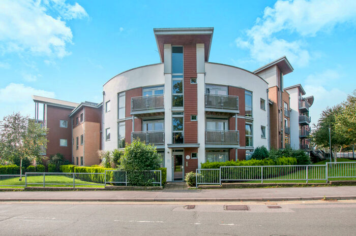 2 Bedroom Apartment To Rent In Kelvin Gate, Bracknell, RG12