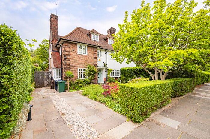 6 Bedroom Semi-Detached House For Sale In Meadway, Hampstead Garden Suburb, NW11