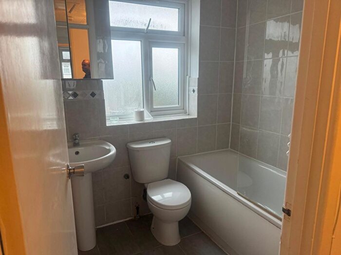 3 Bedroom Terraced House To Rent In Beechwood Avenue, Greenford, UB6