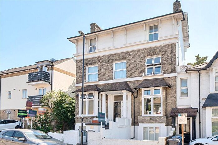 1 Bedroom Apartment For Sale In Blunt Road, South Croydon, CR2