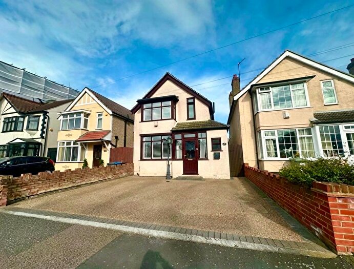 3 Bedroom Detached House For Sale In Candover Road, Hornchurch, RM12