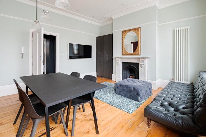 1 Bedroom Flat To Rent In Caedmon Road London, N7