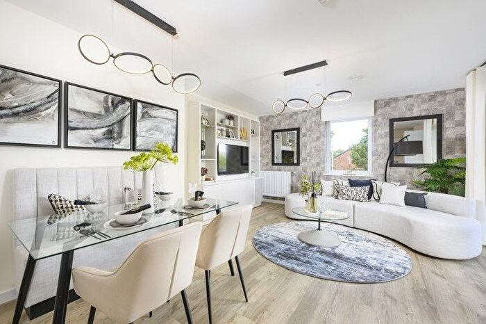 3 Bedroom Flat For Sale In High Street, Southall, UB1