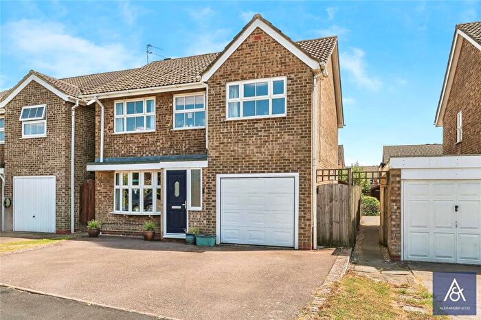 5 Bedroom Detached House For Sale In Pavillons Way, Brackley, Northamptonshire, NN13