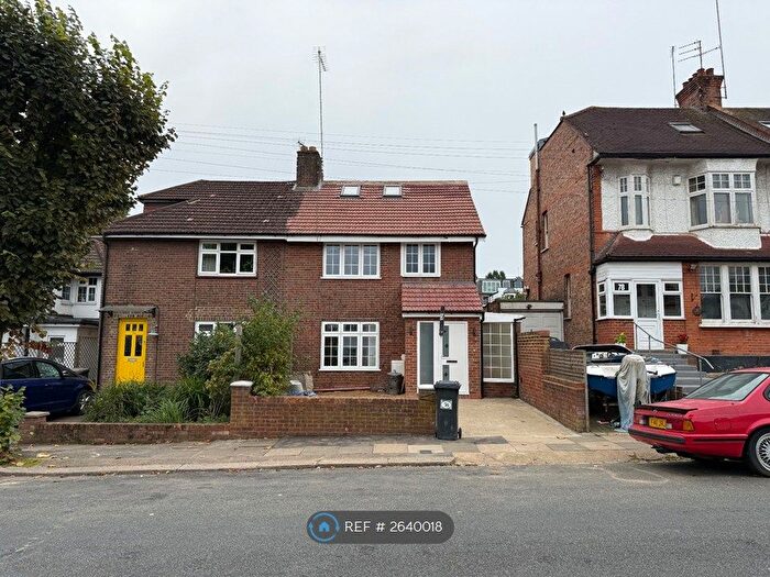 5 Bedroom Semi-Detached House To Rent In Halliwick Road, London, N10