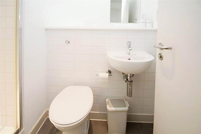2 Bedroom Flat To Rent In Castle Lane, Bedford, Bedfordshire, MK40