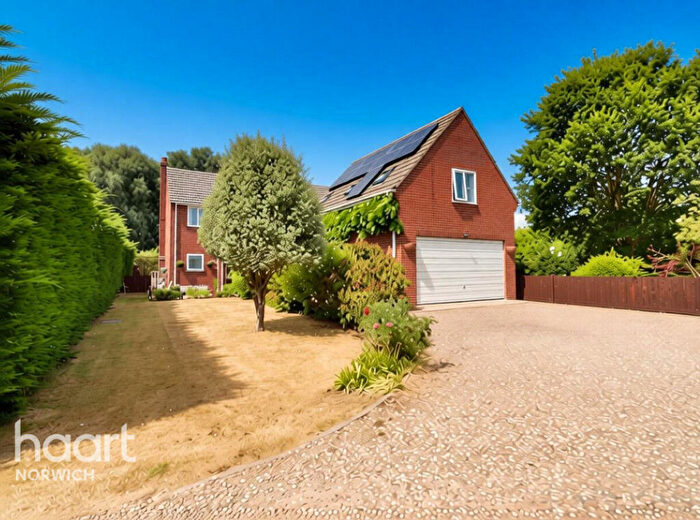 4 Bedroom Detached House For Sale In The Street, Sutton, NR12