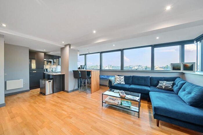 2 Bedroom Flat For Sale In Parliament Street, Harrogate, North Yorkshire, Uk, HG1