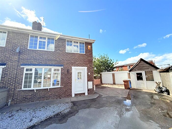 3 Bedroom Semi-Detached House To Rent In Cedar Wood, Gilberdyke, Brough, North Humberside, HU15