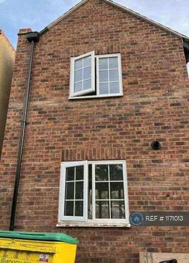 2 Bedroom Detached House To Rent In High Street, Tring, HP23