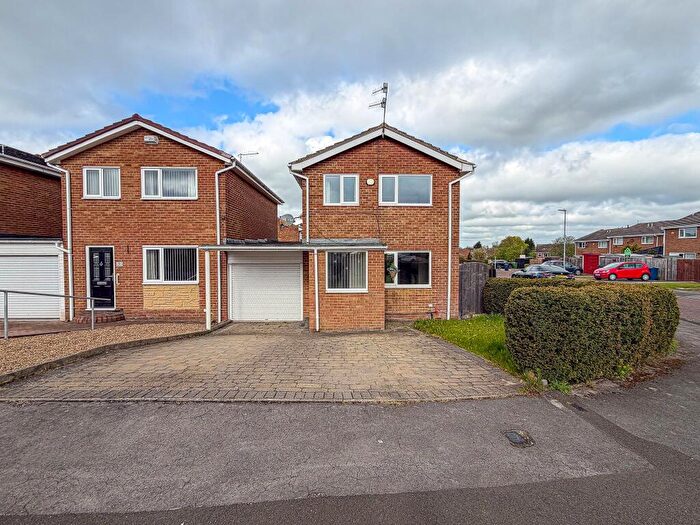 3 Bedroom Link Detached House For Sale In Shaftoe Close, Crawcrook, Ryton, NE40