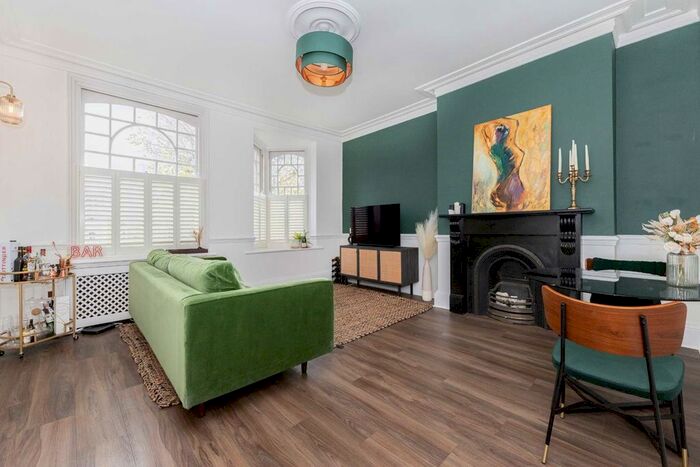 2 Bedroom Flat To Rent In Bedford Hill, London, SW12