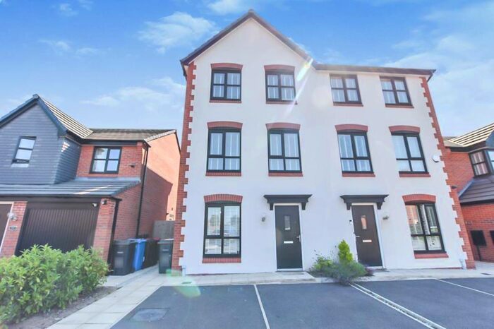 4 Bedroom Semi-Detached House To Rent In Cassidy Way, Eccles, Manchester, M30