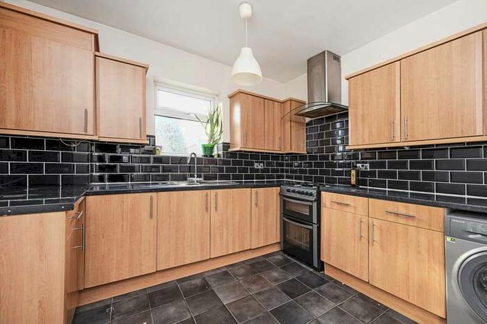 1 Bedroom Flat To Rent In Goring Road, Bounds Green, N11