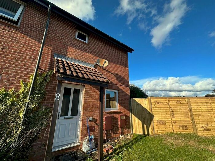 2 Bedroom End Of Terrace House To Rent In Spearmint Close, Walnut Tree, Milton Keynes, MK7