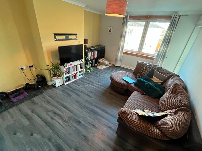 2 Bedroom Flat To Rent In Kirkton Crescent, Glasgow, G13