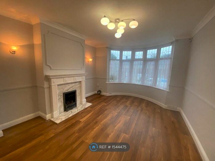 3 Bedroom Semi-Detached House To Rent In Meyrick Avenue, Luton, LU1