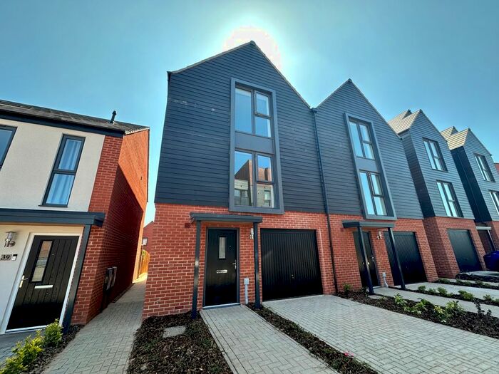 4 Bedroom Semi-Detached House To Rent In Etteridge Drive, Derby, DE22