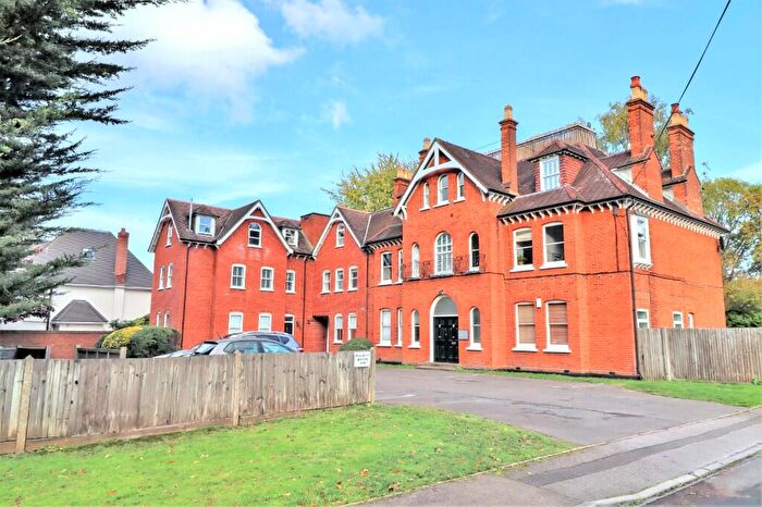 2 Bedroom Flat To Rent In Westcar Lane, Walton-On-Thames, Surrey, KT12