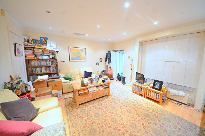 1 Bedroom Apartment To Rent In City Road, Angel, London, EC1V