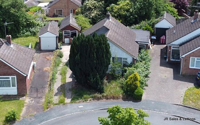 2 Bedroom Detached House For Sale In Brookside Crescent, Cuffley, EN6